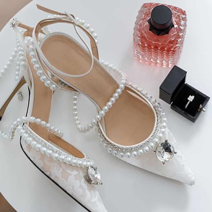 Bridal accessories arrangement